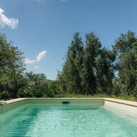 Domaine Acciola מלון