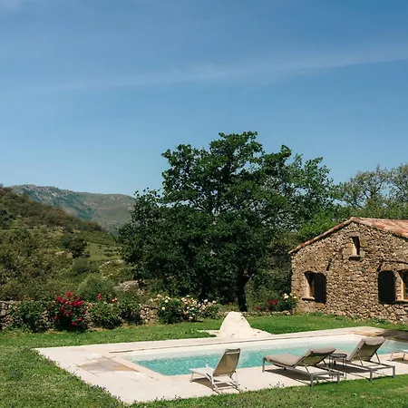 מלון Domaine Acciola 3*
